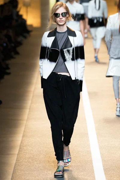 Look 19